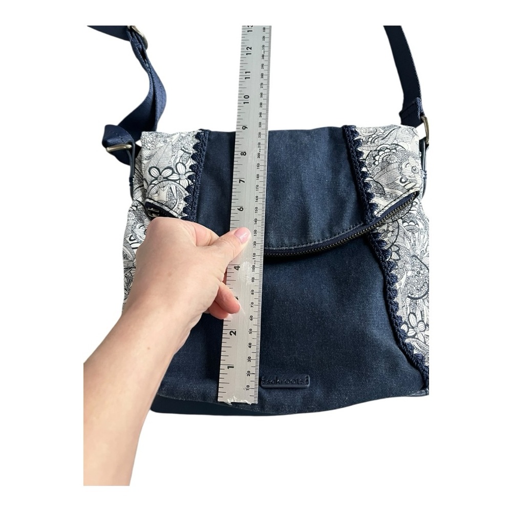 Sakroots crossbody bag with adjustable strap - Picture 16 of 16